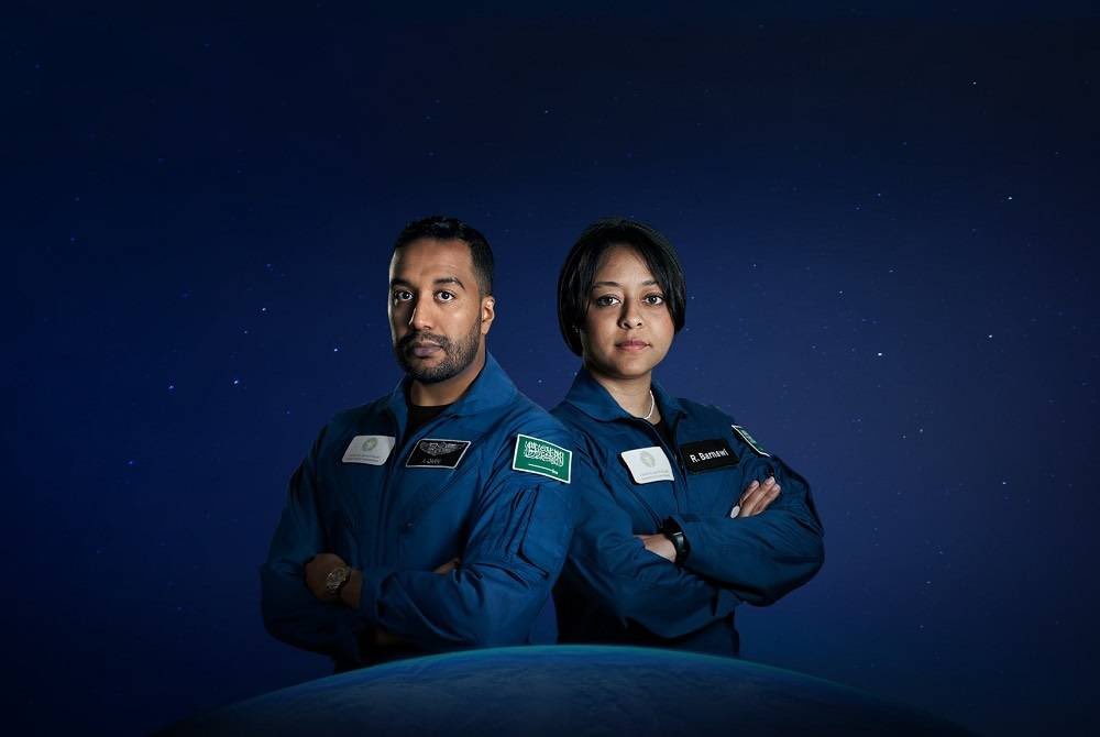 2 Saudi Astronauts Ali Al Qarni, Rayyanah Barwani on a scientific mission - Saudi-Expatriates.com