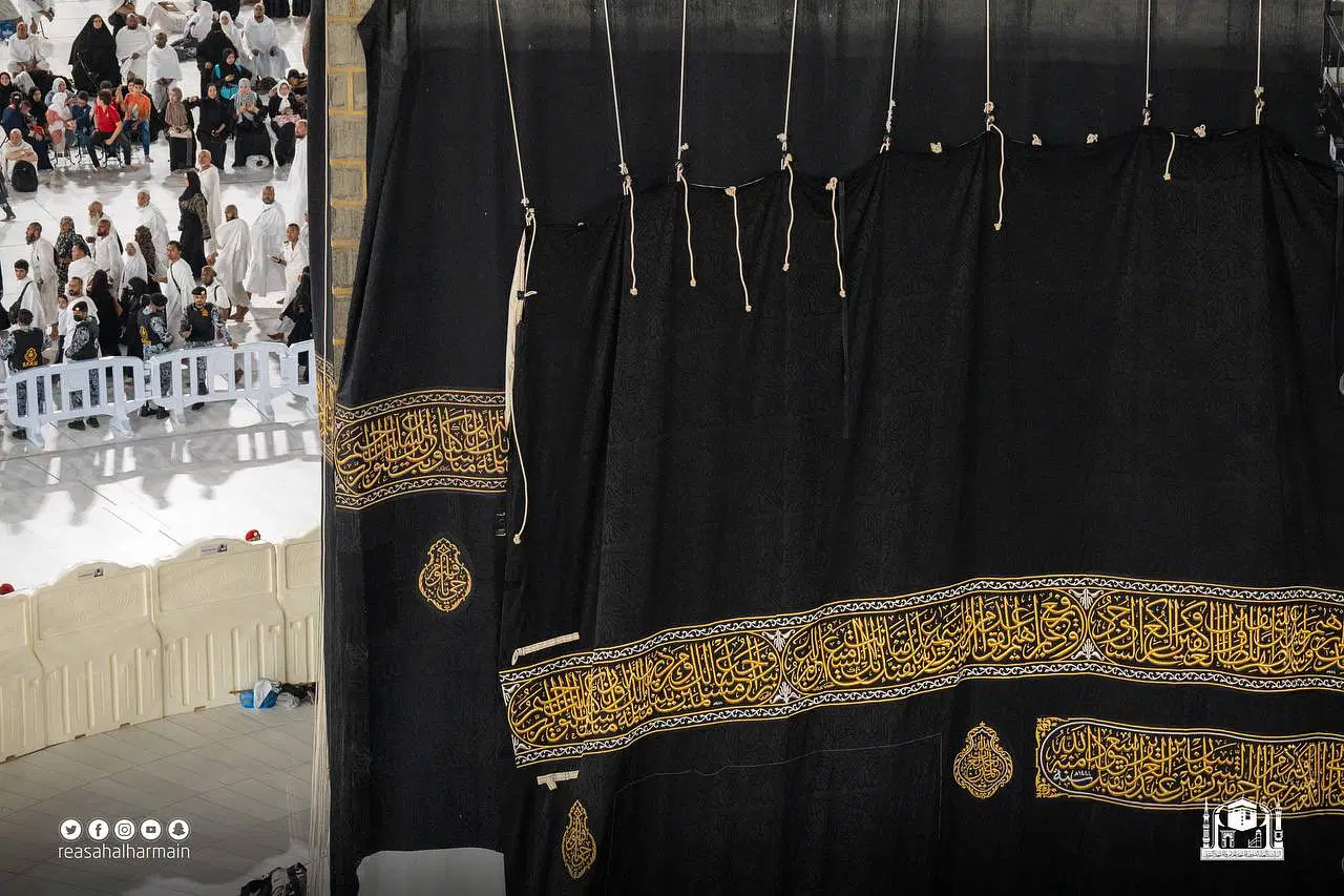 The Holy Kaaba gets its new Kiswah - stories.Saudi-Expatriates.com