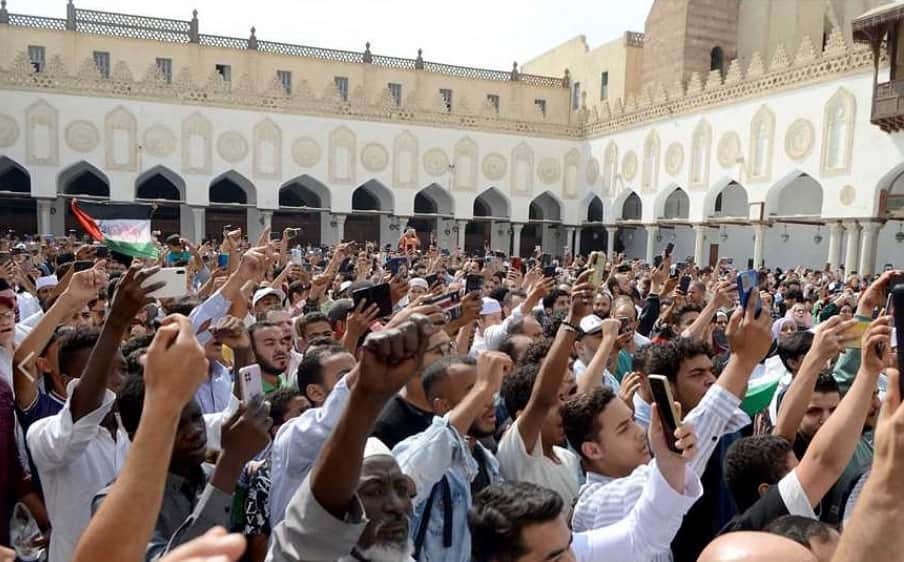 Protests in Al-Azhar Mosque against Israeli occupation - stories.saudi-expatriates.com